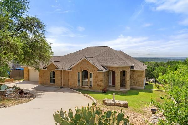 906 Daviot Dr, Briarcliff, TX 78669
