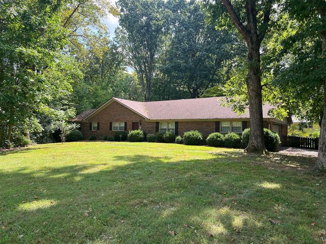94 Woodbrier Dr, Scottsville, KY 42164