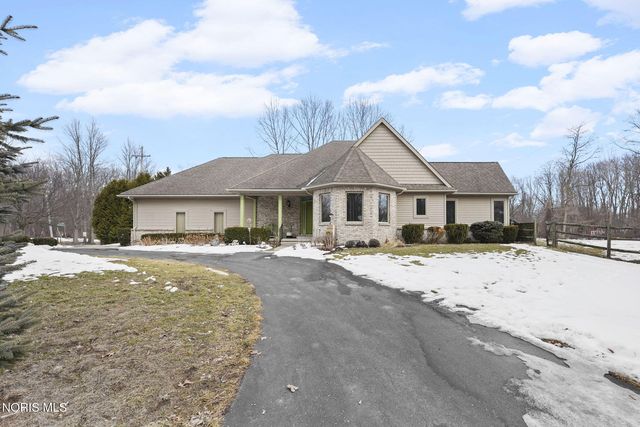 6096 Huntington Rd, Sylvania, OH 43560