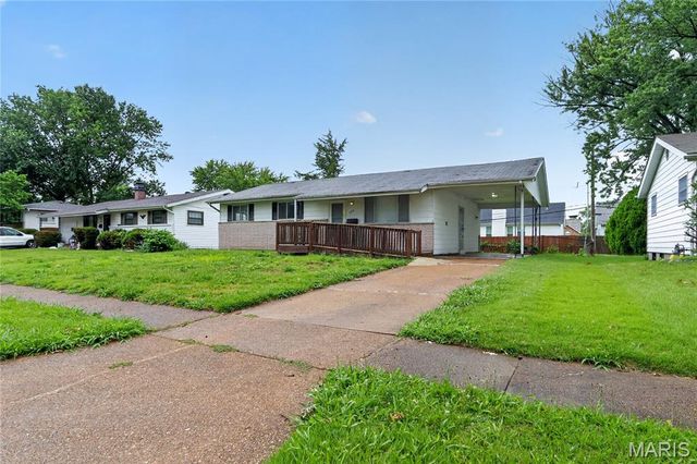 495 Benne Dr, Florissant, MO 63031
