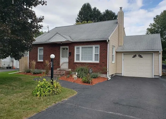 802 Morlando Dr, Endicott, NY 13760
