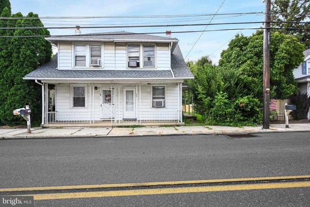 117 W  Main St, Newmanstown, PA 17073