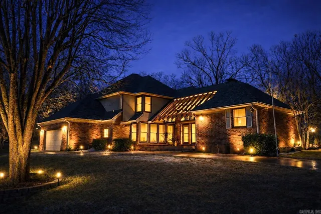 112 Shamrock Ln, Hot Springs, AR 71913