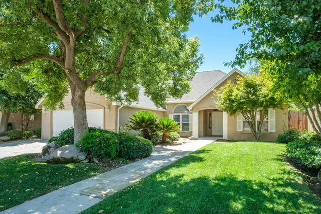 2370 Skansen St, Kingsburg, CA 93631
