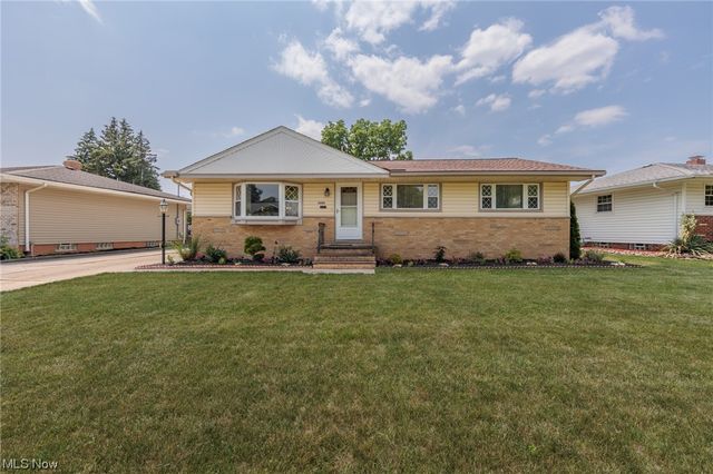 6886 Revere Rd, Parma Heights, OH 44130