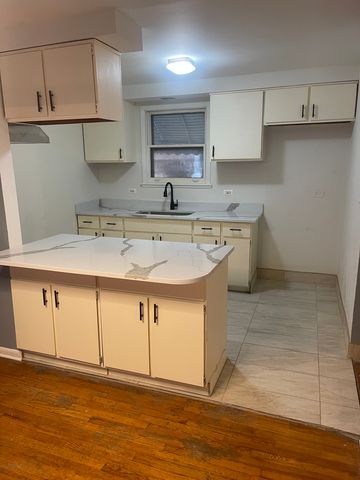 1122 W  115th St, Chicago, IL 60643