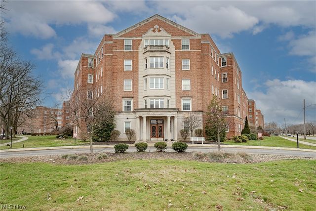13800 Fairhill Rd #322, Shaker Heights, OH 44120