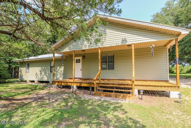 2212 Crossroads Rd, Lucedale, MS 39452
