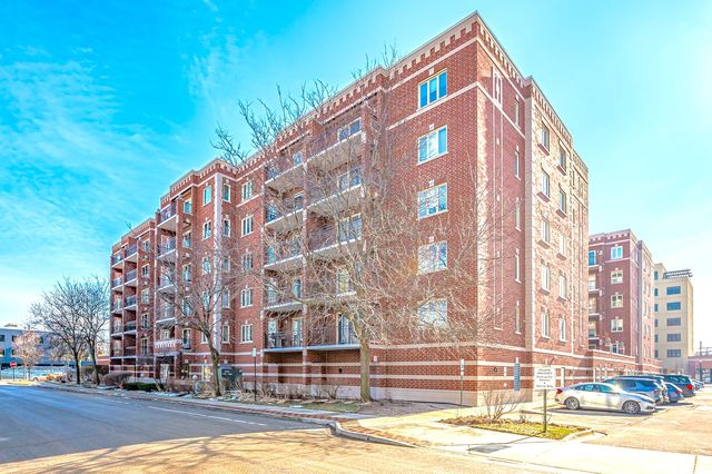 5005 Warren St W #207, Skokie, IL 60077