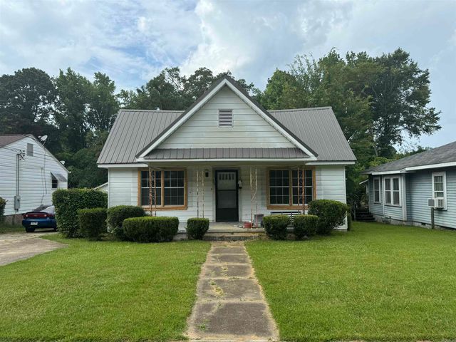 922 Lyons Ln, Camden, AR 71701