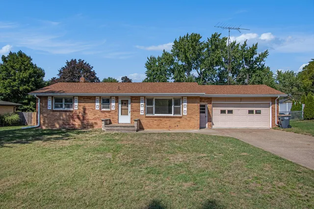 1957 Nash Dr, Saint Joseph, MI 49085
