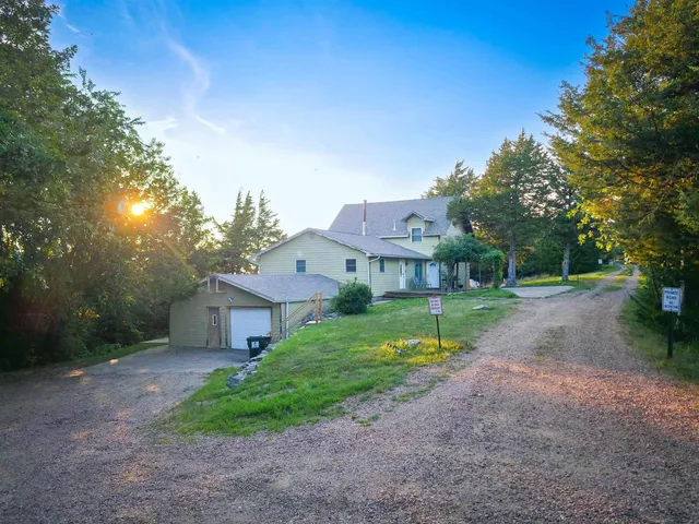 1 Ridge Rd, Crofton, NE 68730
