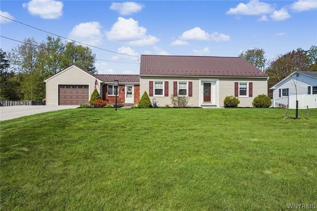 62 W  Edgewood Dr, Springville, NY 14141