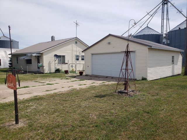 110 Cedar St, Belden, NE 68717