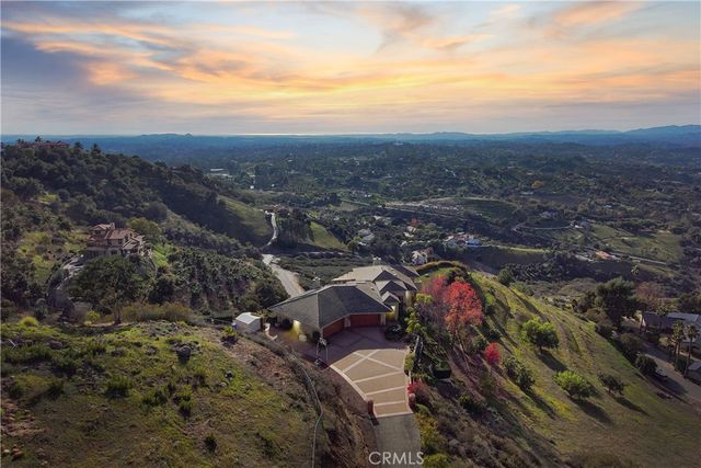 3335 Red Mountain Heights Dr, Fallbrook, CA 92028