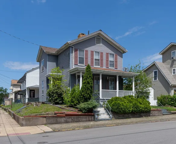 801 10th St, New Brighton, PA 15066