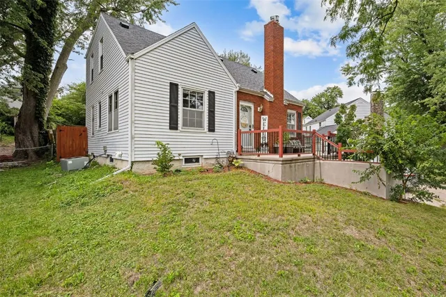205 21st St NE, Cedar Rapids, IA 52402