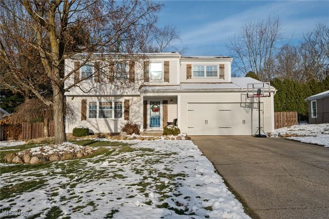 256 High Point Cir, Tallmadge, OH 44278