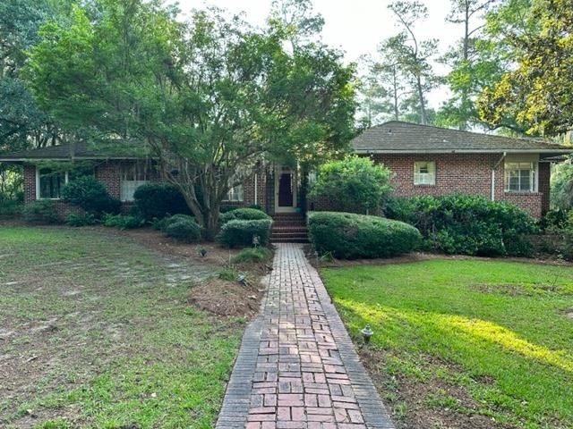 1441 Country Club Dr, Tallahassee, FL 32301