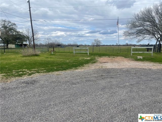 206 Russell Rd, Victoria, TX 77904