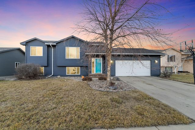 5913 S  Hallow Ave, Sioux Falls, SD 57106