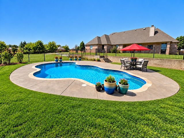 3707 Heatherwood Ln, Sherman, TX 75090