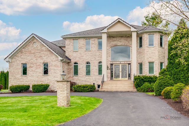 1 Enclave Way, Hawthorn Woods, IL 60047
