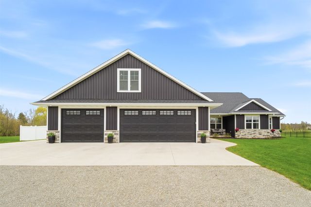 594 Prairie Gardens Ln, Pulaski, WI 54162