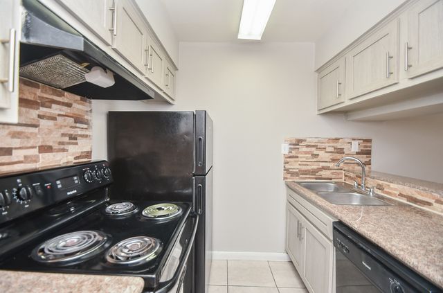 7637 Harwin Dr #37, Houston, TX 77036