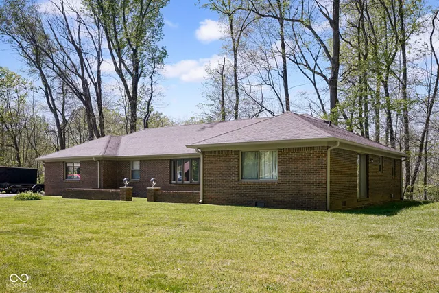 10912 Ole Foxe Rd, Terre Haute, IN 47803