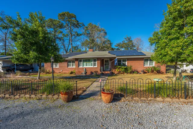 1240 Kensington Dr, Charleston, SC 29407