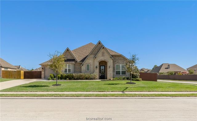 4821 Coopers Hawk Dr, College Station, TX 77845