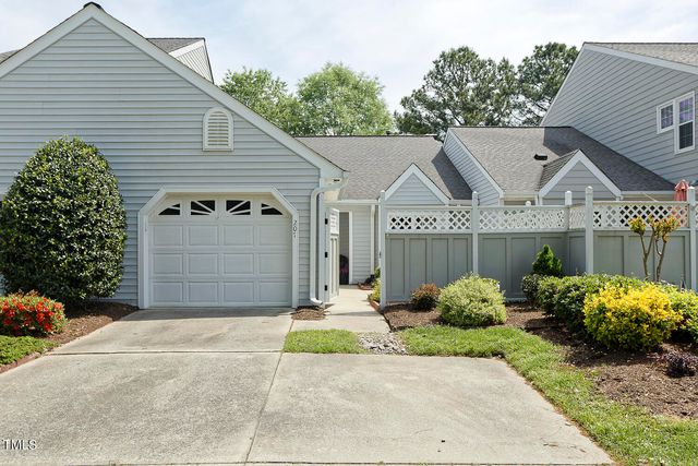 207 Lakewater Dr, Cary, NC 27511