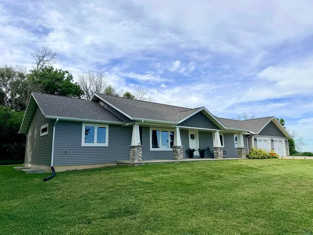 2054 Esther Ave, Schaller, IA 51053