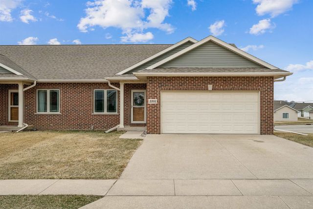 2301 Helle Dr, Dubuque, IA 52002