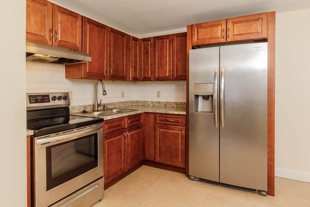 90 Ridgewood Ln #1, Gardner, MA 01440