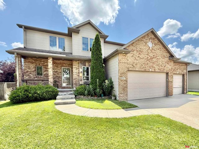 8941 Garland St, Lincoln, NE 68505
