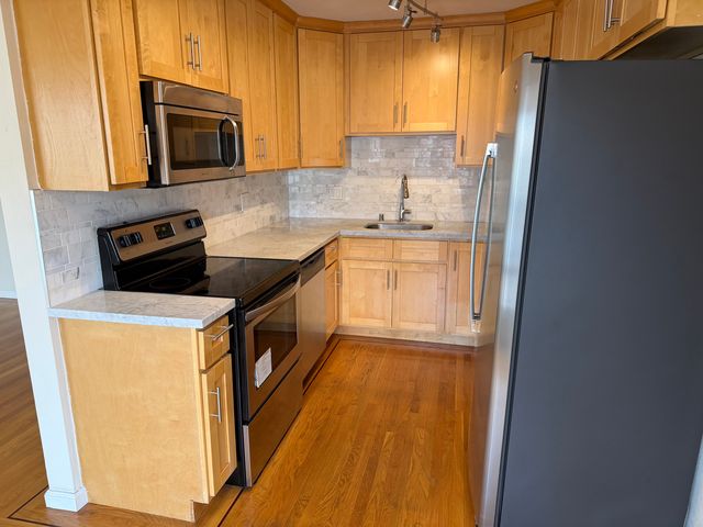 5533 Mission St #102, San Francisco, CA 94112