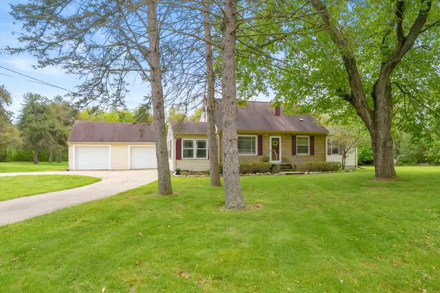 8586 E  Main St, Galesburg, MI 49053