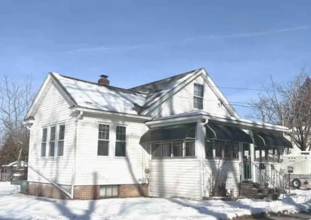 16 Oxford Pl, Chicopee, MA 01020