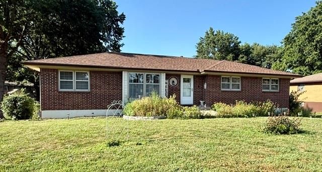 1504 NE 76th St, Gladstone, MO 64118