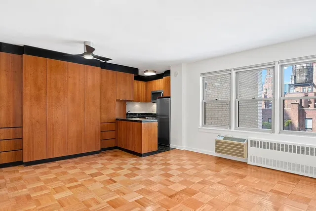 155 E  38th St #17A, New York, NY 10016