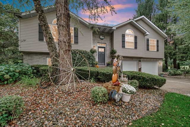 2667 High Sierra Dr, Valparaiso, IN 46385