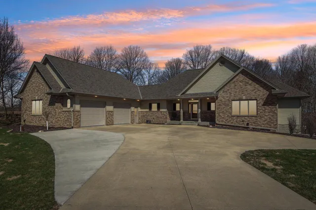 5888 Steeple LANE, West Bend, WI 53090