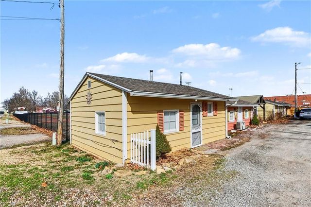 308 Chestnut St, Silver Lake, KS 66539