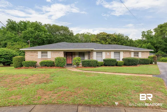 1367 Spring Valley Ct, Mobile, AL 36693
