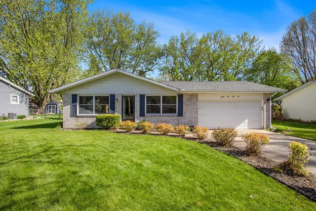 2151 Brown School Rd, Saint Joseph, MI 49085