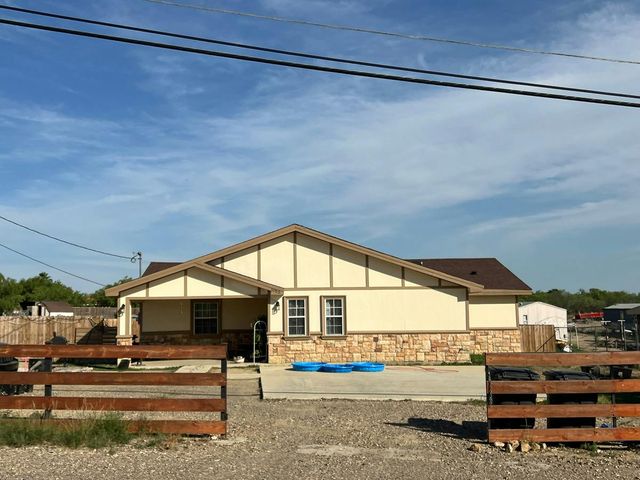 1055 Wagon Wheel Rd, Eagle Pass, TX 78852