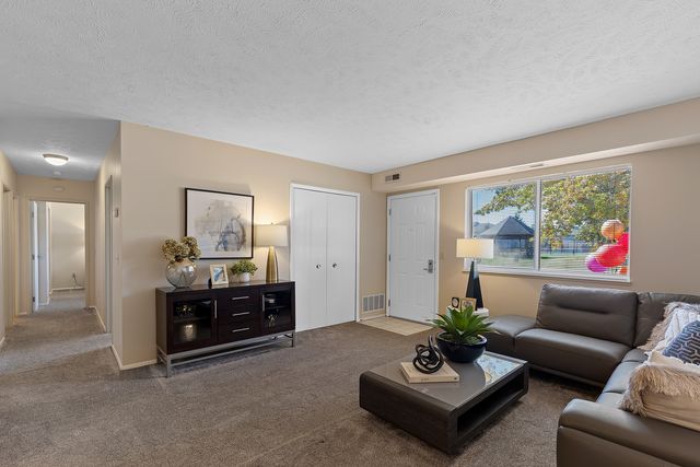 38360 Tamarac Blvd #O-0102, Willoughby, OH 44094