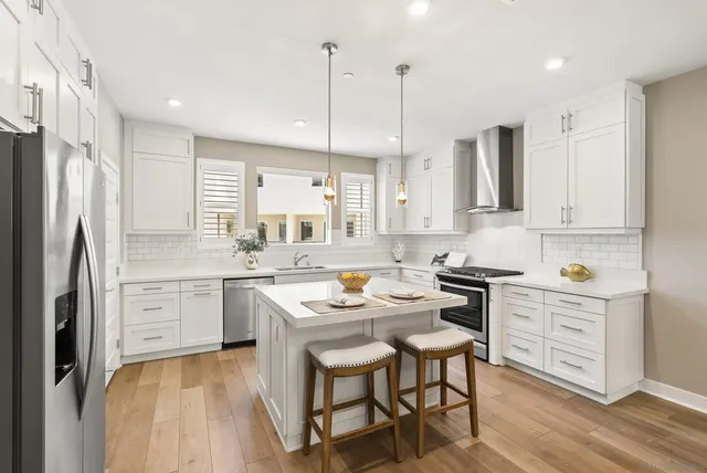 2820 Avella Cir, San Diego, CA 92108